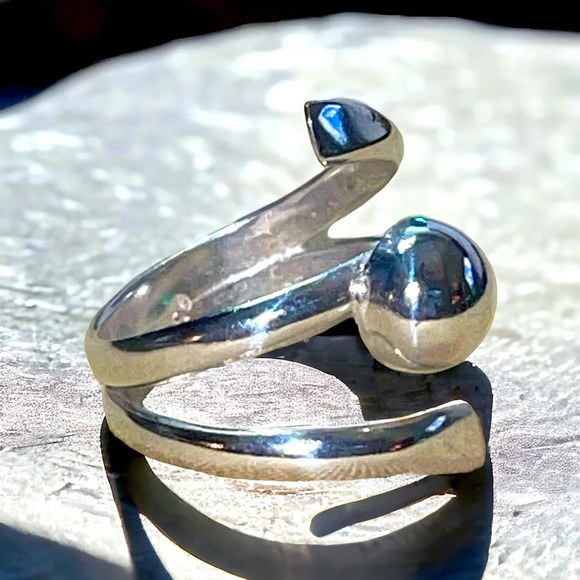 .950 Fine Sterling Silver Modernist Ring - Picture 3 of 5